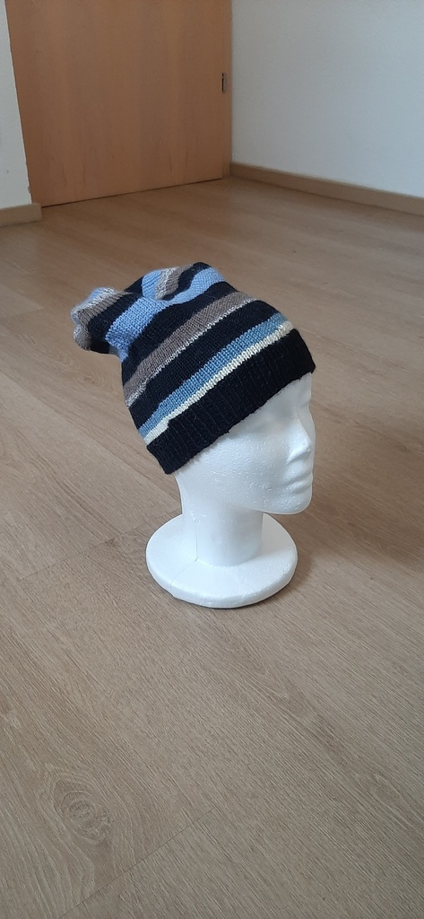 Mütze schwarz,blau gestreift