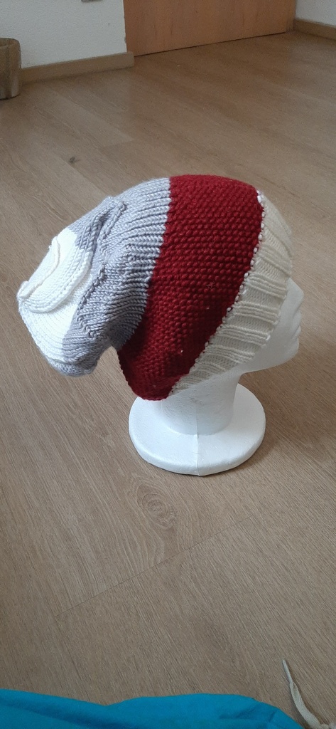 Mütze rot grau